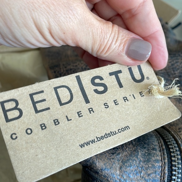 NWT BedStu tall boots Black Lux color (appears dark brown to me) Size 6 - Picture 7 of 9